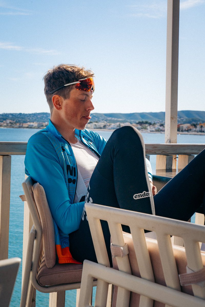 Dag 1 ✅

Koffieritjes aan de Spaanse kust. Daar kunnen we wel aan wennen.