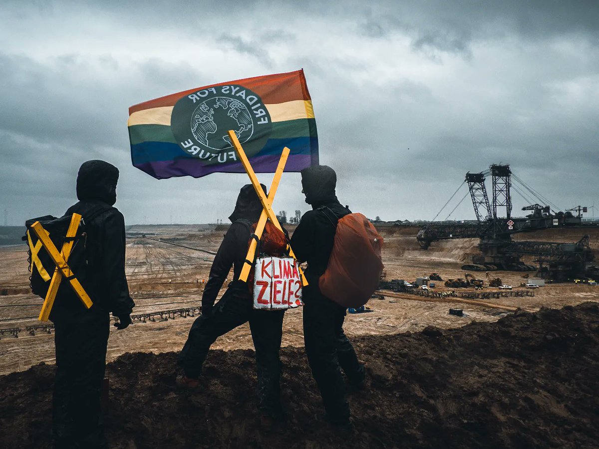 street_moshpit's tweet photo. Bilder von den Klimaprotesten letzten Samstag bei #luetzerath https://t.co/TJpHQmoy92