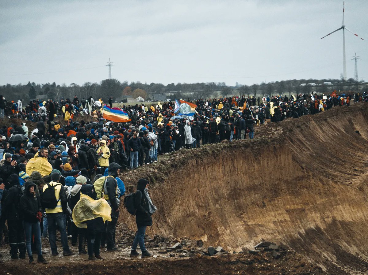 street_moshpit's tweet photo. Bilder von den Klimaprotesten letzten Samstag bei #luetzerath https://t.co/TJpHQmoy92