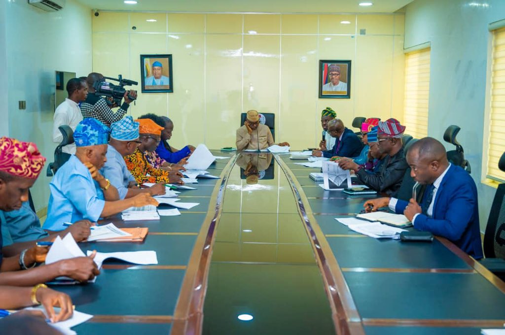 Akin Oyebode tweet media