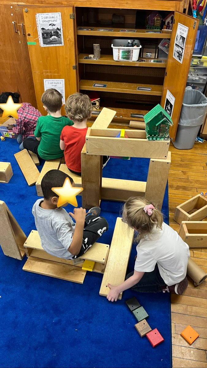 This week I started my volunteer hours for the @EY_uwindsor service learning course at Queen Victoria PS. This is a group of students during free play, exploring with the building blocks. It’s amazing to see how they can use their imagination to create a school bus! 🚌🚌🚌