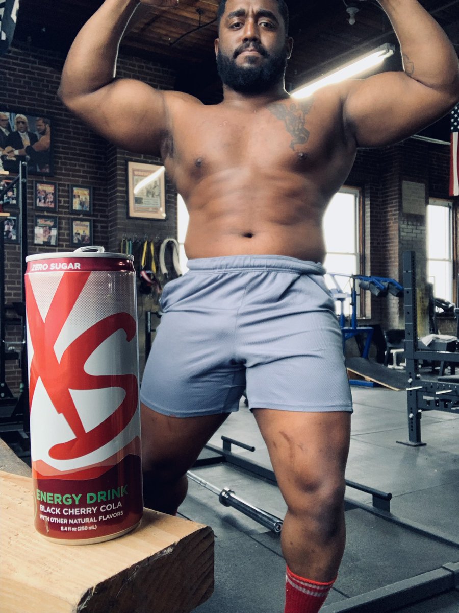 HEELCamaro's tweet photo. At the #MuscleTower 

Upper body on TEN!
Ready to wrestle this weekend. 
Happy Thursday. 🍻 

(This energy drink is extremely good). https://t.co/5OFXqxp370