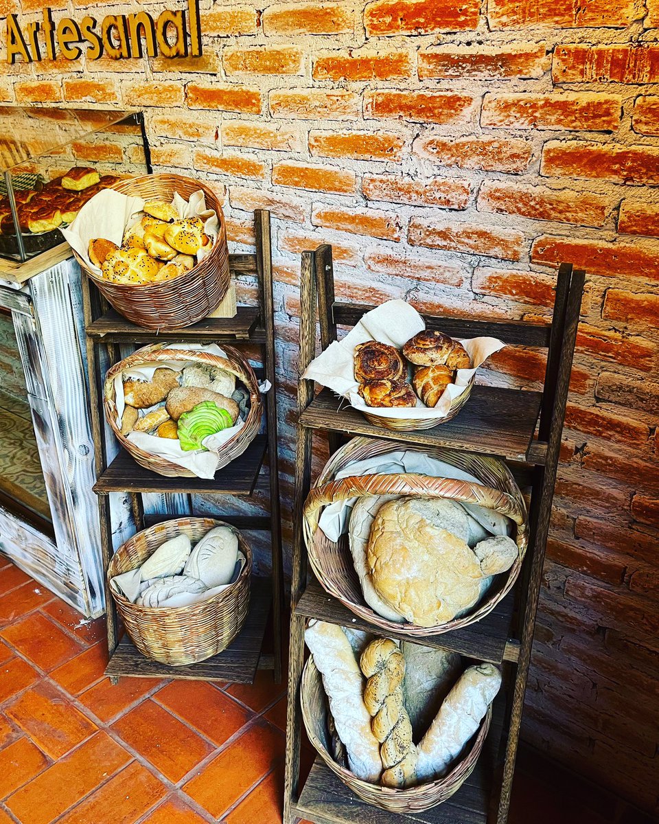 jwhirales's tweet photo. Artesian bread / Pan artesanal #artesianbread #bread #panartesanal #pan #valquirico #artesano #arte-sano #valquirico #tlaxcala #mexico https://t.co/czbKlk1DoK