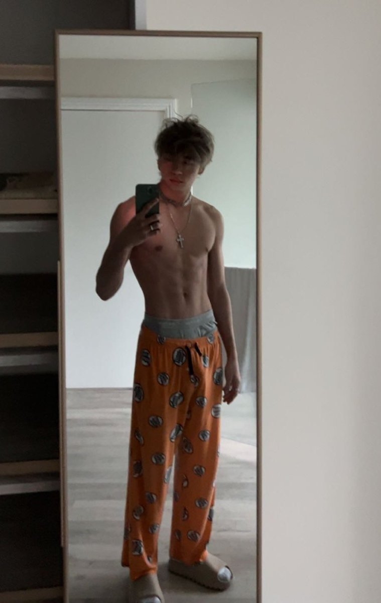 OliverMoy's tweet photo. naruto pants https://t.co/IzqMLs9ui5