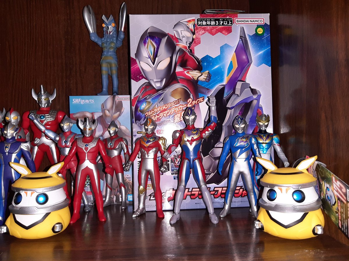 ultramanplus's tweet image. Here&apos;s my current Ultraman shelf. I have alot that I dont have displayed right now as well as much more in storage but for now this is what I have to work with. Pretty proud of it considering what I have to work with. #Ultraman #UltramanCollection #toys
