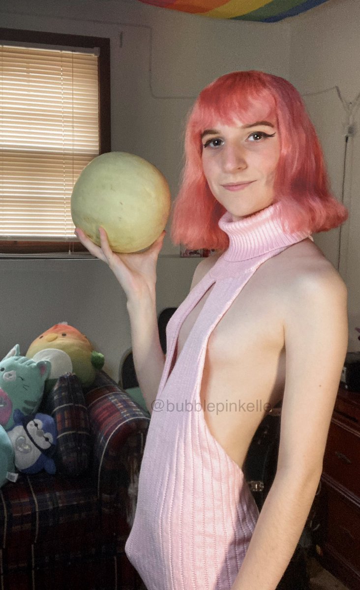 For each retweet I will cum in this honeydew while recording today. Make me regret this decision, please!