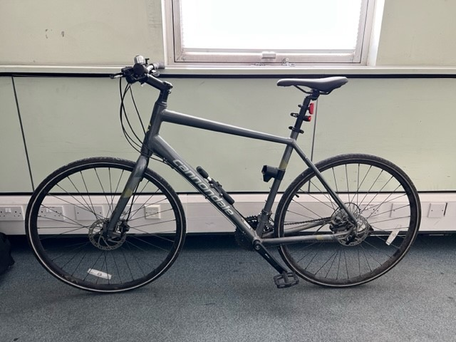 MPSHighBarnet's tweet photo. Officers from Barnet Tasking Team were on patrol last night on Mays Lane, EN5 and have found this Bike believed to be stolen due to the circumstances it was found in.
Please contact us on 101 referencing CAD 7007/18JAN23 if you have lost this bike.
Please share this message. https://t.co/jbUbboLo3s