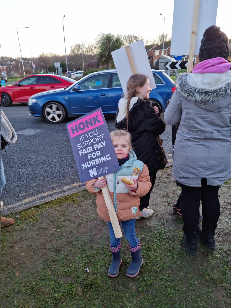 Claire cree tweet media