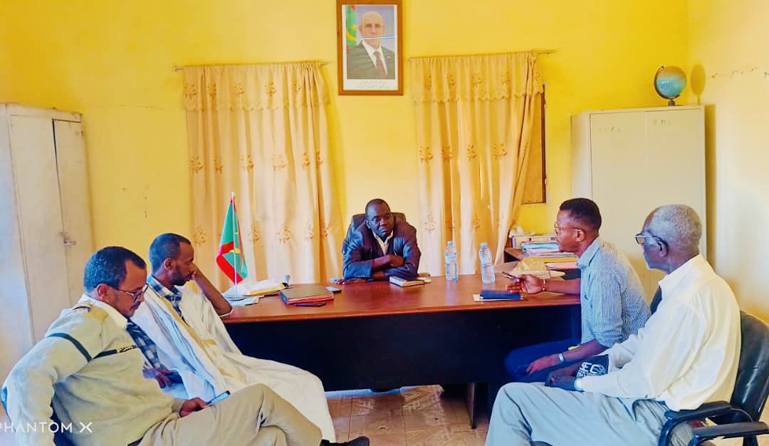 CNASSMauritanie's tweet photo. Nos équipes de #Sebkha, #DarNaïm et #Bababé ont rendu visite aux autorités administratives (préfets) pour les informer sur les missions de la #CNASS et sur le calendrier du déploiement prochain de nos agents de sensibilisation sur le terrain auprès des populations cibles. #CSU https://t.co/REH4DVWduF