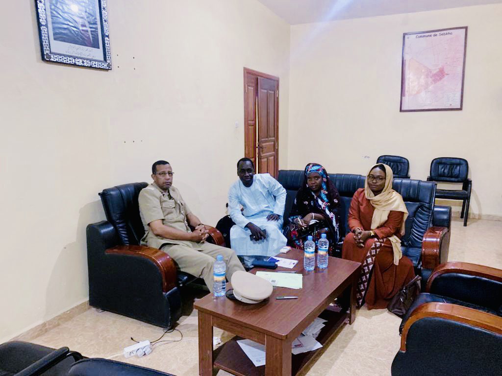 CNASSMauritanie's tweet photo. Nos équipes de #Sebkha, #DarNaïm et #Bababé ont rendu visite aux autorités administratives (préfets) pour les informer sur les missions de la #CNASS et sur le calendrier du déploiement prochain de nos agents de sensibilisation sur le terrain auprès des populations cibles. #CSU https://t.co/REH4DVWduF