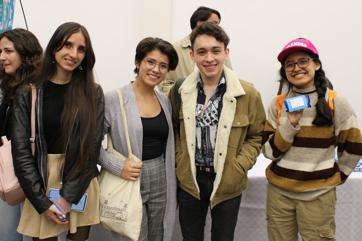 facisouniandes's tweet photo. 😍¡Oficialmente le damos la #Bienvenida a nuestros nuevos estudiantes de la Facultad de Ciencias Sociales! Así se vivió la #BienvenidaUniandes 2023 - I
#SomosUniandes #UniandesSoyYo #volveralcampus #colombia https://t.co/c9pDMzbilP
