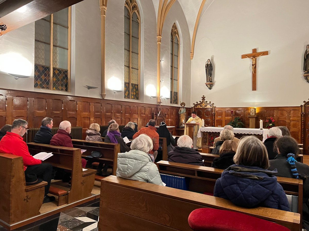 birgittinessen's tweet photo. De oecumenische vesperviering van woensdagavond in beeld. @weekvangebed #WeekvanGebed #oecumene #Weert https://t.co/xRxYcMzTzL
