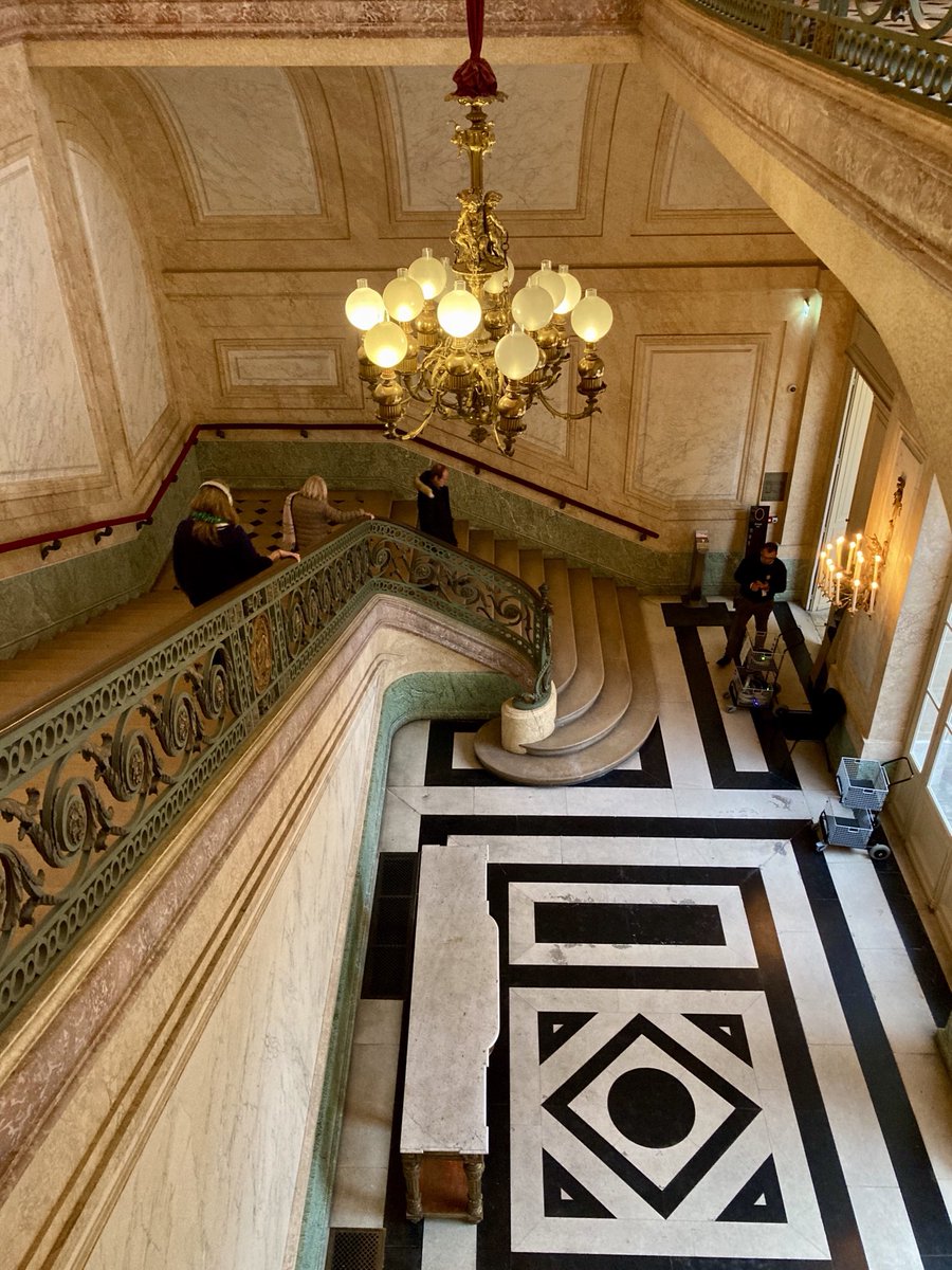 BFleurot's tweet photo. L’escalier d’honneur de l’Hotel de la Marine , la rampe finement ouvragée , un chef d’oeuvre de ferronnerie https://t.co/cUC33Mk0ol
