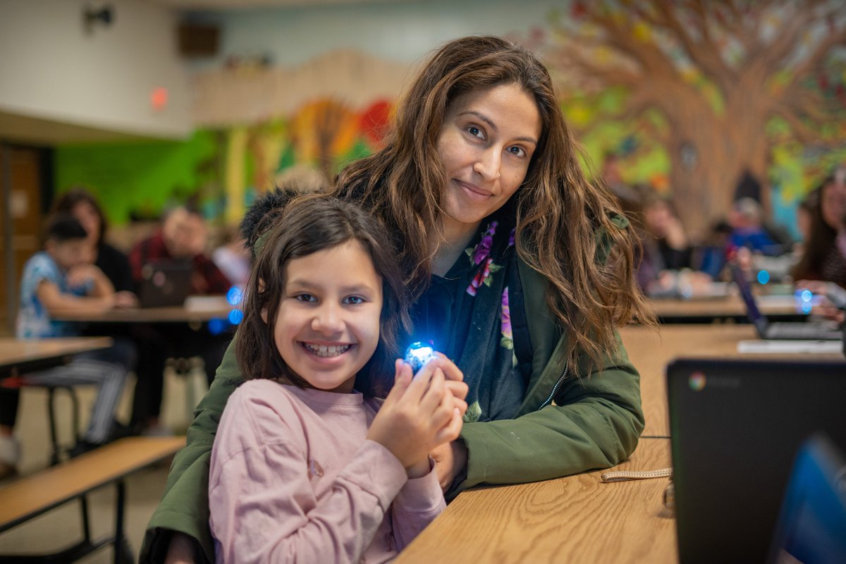 ccsdschools's tweet photo. Students and parents bonded over programming during Woodglen’s Enrichment Celebration this morning! With a TON of Ozobots our 4th graders flipped the script on their parents by teaching them the basics of block coding, and showing them how #STEM works at CCSD! @WoodglenMaher https://t.co/ifuhLIzt06
