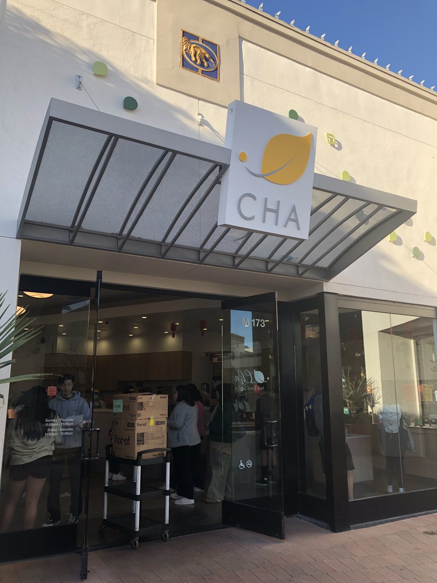 KapiResidences's tweet photo. We gathered fantastic cafes around the UTC. @chafortea is where you will be fascinated with the range of delicious boba selections. @shareteaoc is where you will dive into a great variety of tea drinks. @peetscoffee is for those who cannot imagine their life without coffee. https://t.co/kQMIl4fuWj