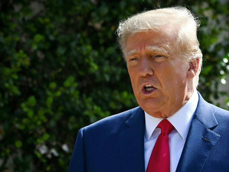 titrespresse's tweet image. (Le Nouvel Observateur): Accusé #de viol, Donald Trump confond sur une photo sa victime présumée avec son ex-épouse : Une journaliste, E. Jean Carroll, #accuse l’ancien président de l’avoir violée dans une cabine d’essayage.. titrespresse.com/5191952212/acc…