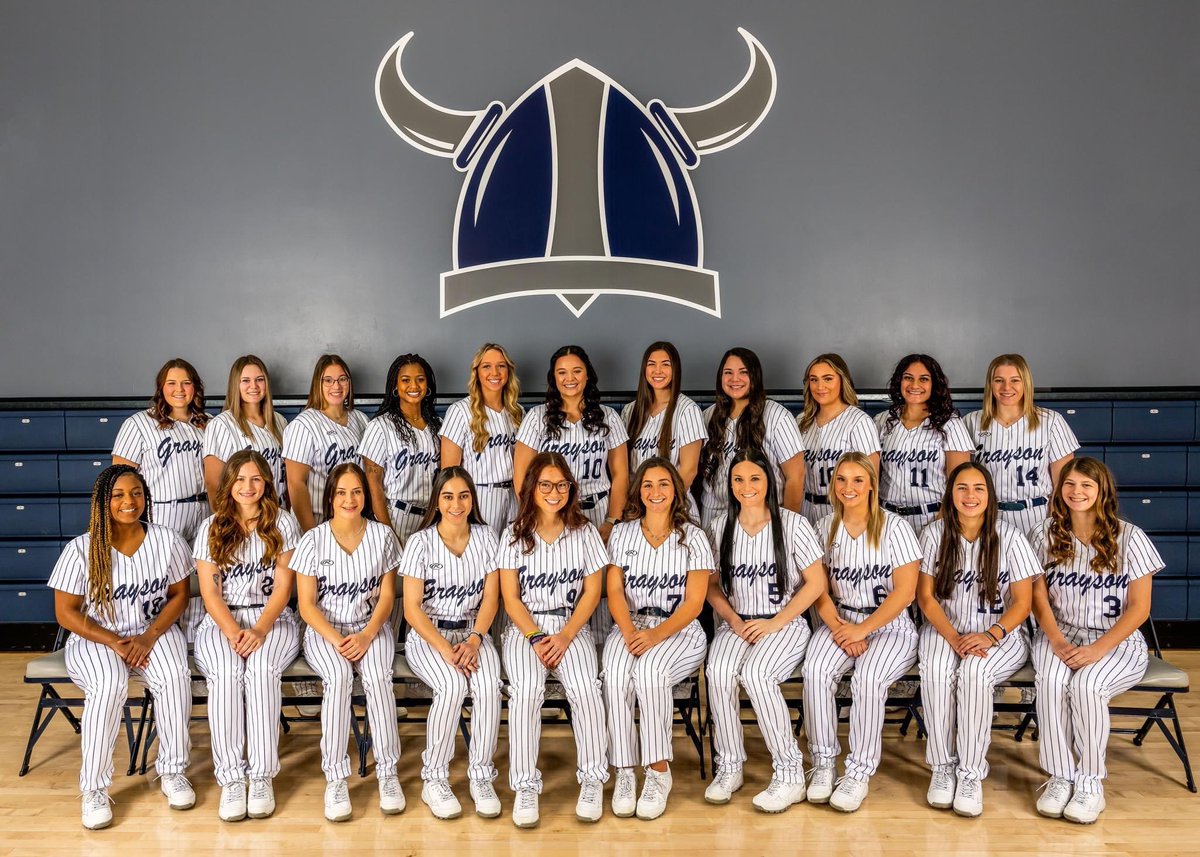 gclvsoftball's tweet photo. TEAM 😍 https://t.co/uQLMLhg2cW
