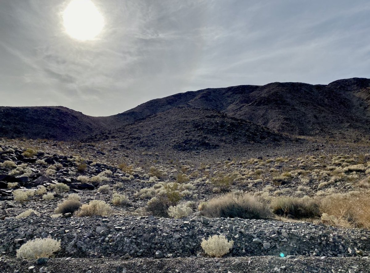 HeAtHeRMcAnDr3W's tweet photo. Here’s a picture that I took, while we visited Baker, California! It’s absolutely beautiful there!! 💯😍🎉 #bakercalifornia #zzyzxroad #absolutelybeautiful #roadtrip #naturepic #youtubers #mcandrewtravels #subscribetoourchannel #comealongwithusonfutureadventures #comealong https://t.co/ZmwgRFQv3J