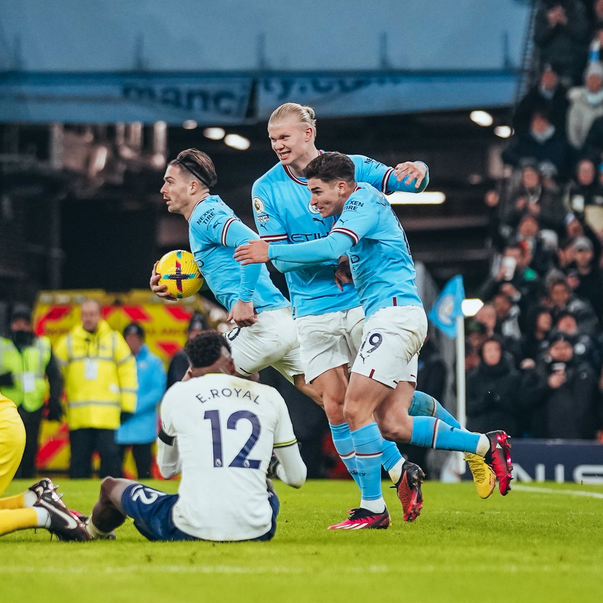 ManCity's tweet photo. 3️⃣ goals in 1️⃣2️⃣ minutes at the Etihad! 🤯

🔵 3-2 ⚪️ #ManCity https://t.co/H0W2z0HjiE