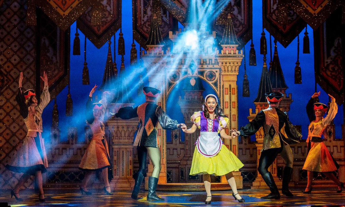 What a lovely show and company. Thank you <a href="/XRoadsPantos/">Crossroads Pantomimes</a> for this amazing opportunity <a href="/New_Theatre/">New Theatre Cardiff</a> photos by Tim Dickenson 📷. #NTpanto2022 #pantoprincess #snowwhite #cardiffpanto #crossroadspantos