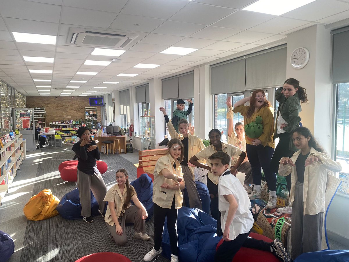 QBridgeLibrary's tweet photo. Zombies have taken over the library 😱🧟‍♀️🧟‍♂️ #justdancing https://t.co/6Q7ThdVC9x