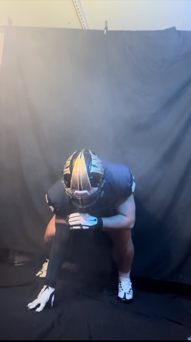 Had a great time on my official visit <a href="/WU_Bulldogs/">Wingate Bulldogs</a> today, thank you for the hospitality <a href="/Coach_TKnight/">Coach Knight</a> <a href="/BranchRecruits/">BranchRecruits</a> <a href="/FootballBranch/">Branch Boys Football</a>