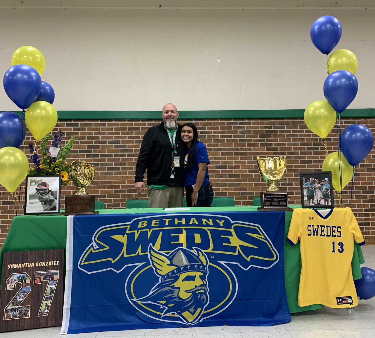 Proud of <a href="/samantharianna1/">Samantha Gonzalez</a> for her commitment to continue her education and softball career <a href="/SwedesSoftball/">BC Swedes Softball</a> .  We made it Hamlin Official today! #1@aTIME <a href="/BigCountrySport/">Evan Ren</a> <a href="/TXPrepSoftball/">Texas Prep Softball</a>