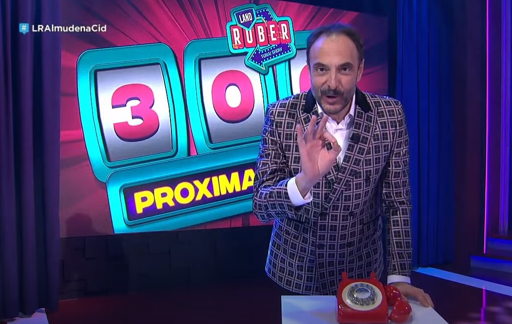LandRoberTVG's tweet photo. QUEN QUERE VIR AO #PROGRAMA300 DO LAND ROBER??
#LRAlmudenaCid https://t.co/W5AlY0DJcD