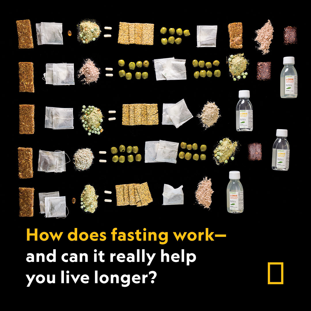 NatGeo's tweet image. Research shows fasting has real health benefits, but few people will stick to a days-long fast, and extended fasting can cause muscle loss and other problems. Here’s what you should know on.natgeo.com/3XKWuL1