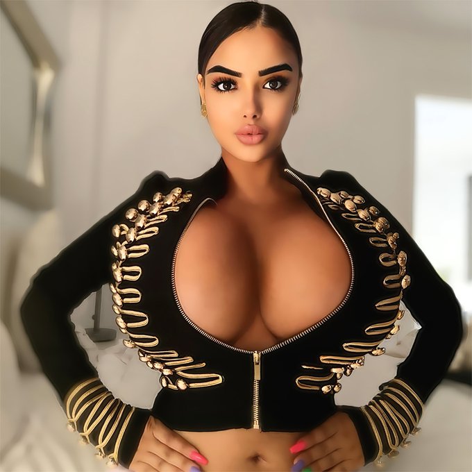 OnlyFans https://t.co/DyCCEcCdFb ? https://t.co/N4hEpiLBEO