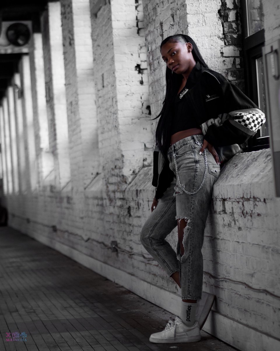 ALEMedia_co's tweet photo. Throwback Thursday with Mia S. (May 2021)

Camera: Lumix DC-G9⠀⠀⠀⠀
Lens: OM System M.Zuiko 45mm F/1.8
Location: Philadelphia, Pennsylvania

#ALEMedia #ThrowbackThursday #Photoshoot #85mm #Hues #PortraitVision #Philadelpiaphotographer https://t.co/1tKymmfjbe