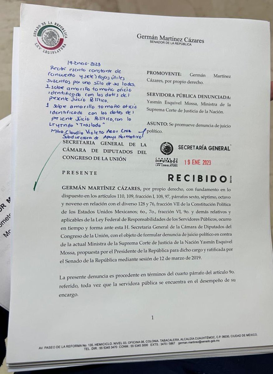 Adela_Micha's tweet photo. #CasoYasmínEsquivel 🔴 

El senador Germán Martinez presentó ante la Cámara de Diputados una solicitud de juicio político en contra de la ministra de la #SCJN por el plagio de su tesis. https://t.co/4t1ruzD5uL