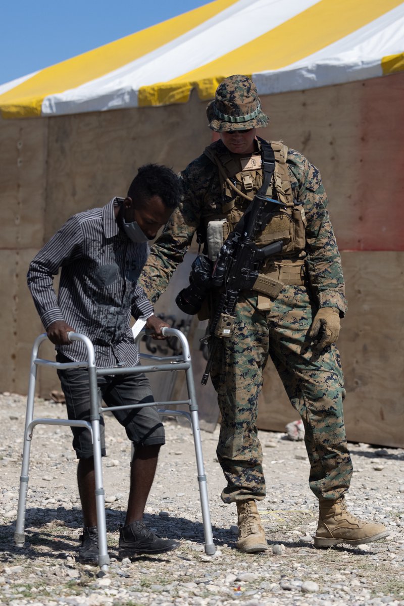 MARFORSOUTH's tweet photo. Marines Behind the Scenes ๐
#Marines provide a safe and secure medical site for patients receiving care during #ContinuingPromise22 in Jeremie, Haiti. ๐ญ๐น
#StrengthenPartnership | #BuildOurTeam https://t.co/8VNPK3xzzf