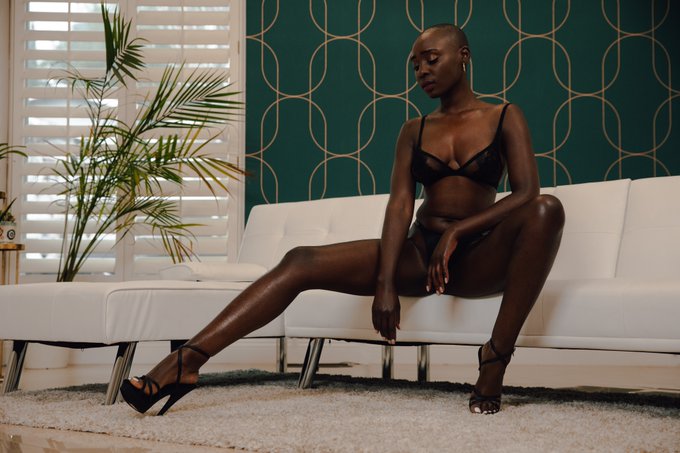 Jason Moody - 2 pic. Photos I took of the 👸🏾 @zaawaadi https://t.co/mAOVOFv0K7