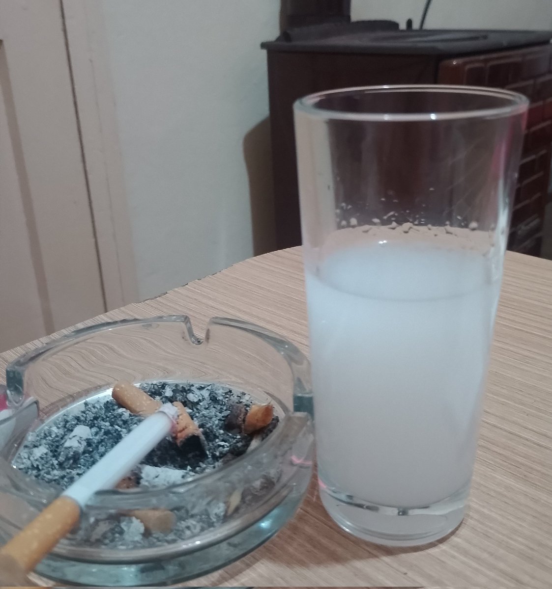 Nurgul082's tweet photo. Kim diyor rakı yalnız içilmez 
Ben kendim kendimle muhabet ederek içiyorum https://t.co/ziRQn2tsNJ