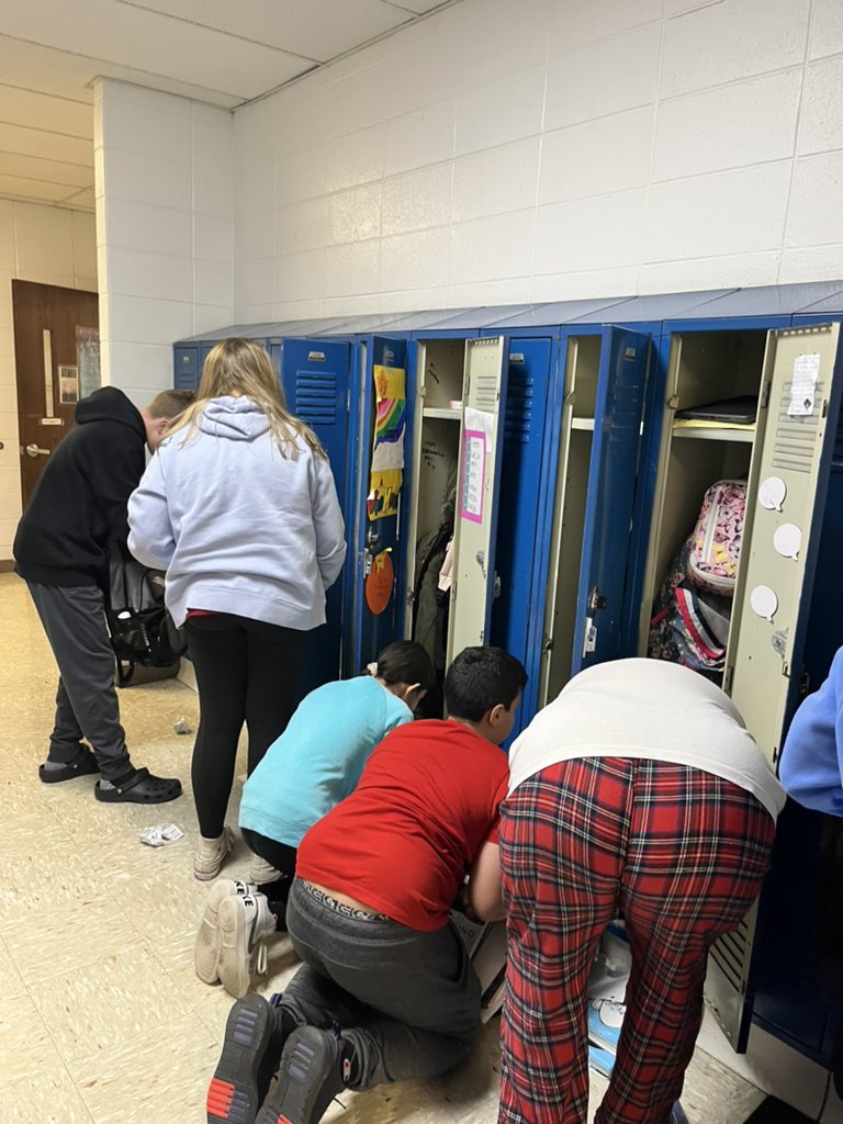 The Locker Clean Out lesson was a great success! Love seeing the student share their before & after photos! ❤️💛 @JerlingJayhawks @ProrokLeads @MrsHalperEDU @135Learning #executivefunctioning