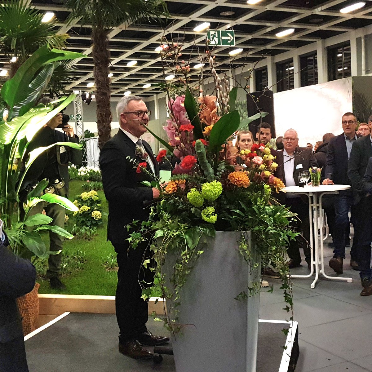 CPGbR's tweet photo. We had a great time at the opening ceremony of the @gruenewoche in the #Blumenhalle with welcome speech @ZVG_Gartenbau, meeting colleagues of @BHT_bln #IGW2023 #horticulture https://t.co/q27btJ6NSN