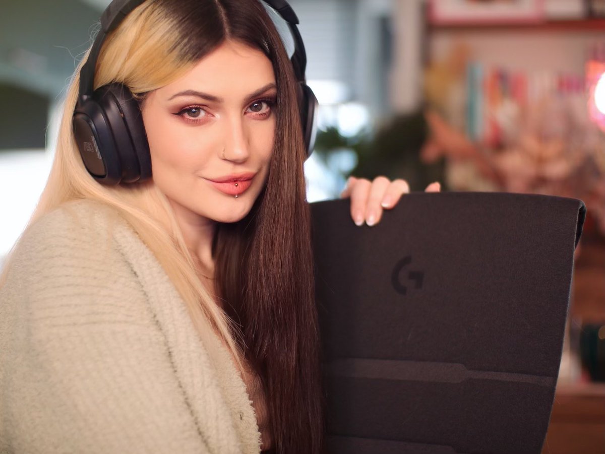 djarii's tweet image. Absolutely in LOVE with my new @HMGaming Embody chair! Thank you so much! #gifted #embody 

Genuinely just upgraded from my Aeron (had to catproof this one!) and it&apos;s the most comfortable chair I&apos;ve ever had. 🥺💖