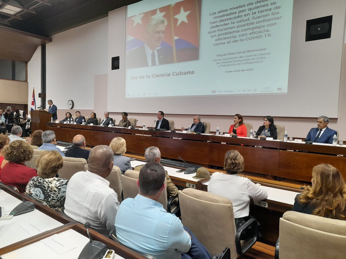 MINSAPCuba's tweet photo. 📍 Se desarrolla hoy en el Palacio de Convenciones de La Habana, el acto del Minsap por el Día de la Ciencia Cubana, celebrada el pasado 15/1, fecha que marca la culminación de la Jornada de Homenaje a los Trabajadores del Sector de la Salud. 

#CubaPorLaVida
#JuntarYVencer https://t.co/q1Ybn9wlZs