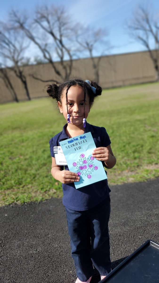 BCE_PE's tweet photo. We had 1 kindergartener finish 10 laps today! Several 8s and 9s, too! Our #MiniBison are amazing. #MiniBisonMightyStrong #SnowflakeRun @Buffalo_Creek1 @SBISD_HFDept https://t.co/nH9VfP0yZv