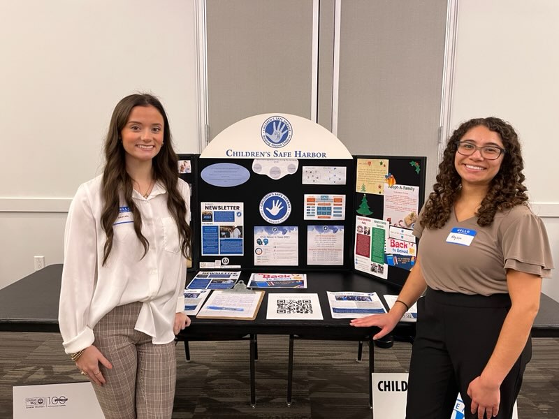 childrens_safe's tweet photo. We attended the volunteer fair at @SamHoustonState,  we told students about our volunteer program &amp; provide them with info. on the applying process, responsibilities, &amp; offsite volunteering! Thank you SHSU for inviting us &amp; for the chance to tell students about our volunteering! https://t.co/IX2lsfC6AO