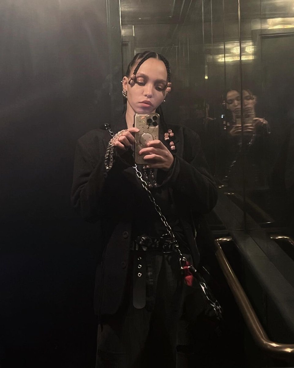 FKAtwigs tweet picture