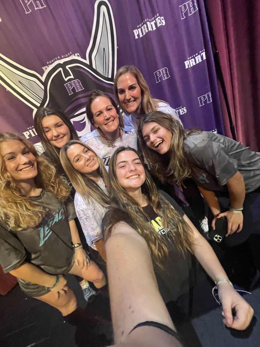 CarolinaLegacy1's tweet photo. Signing day for @Mstamper2023 🥳🥳💥🥳❤️ our family ❤️@ValpoSoftball she’s coming for you 💥💥

“At the end of the day people won’t remember what you said or did, they will remember how you made them feel.” Maya Angelou ❤️❤️ @KaraAlday @katiecarden7 @AutumnKeziah @Taylorerb15 https://t.co/RzEGcfOA2p