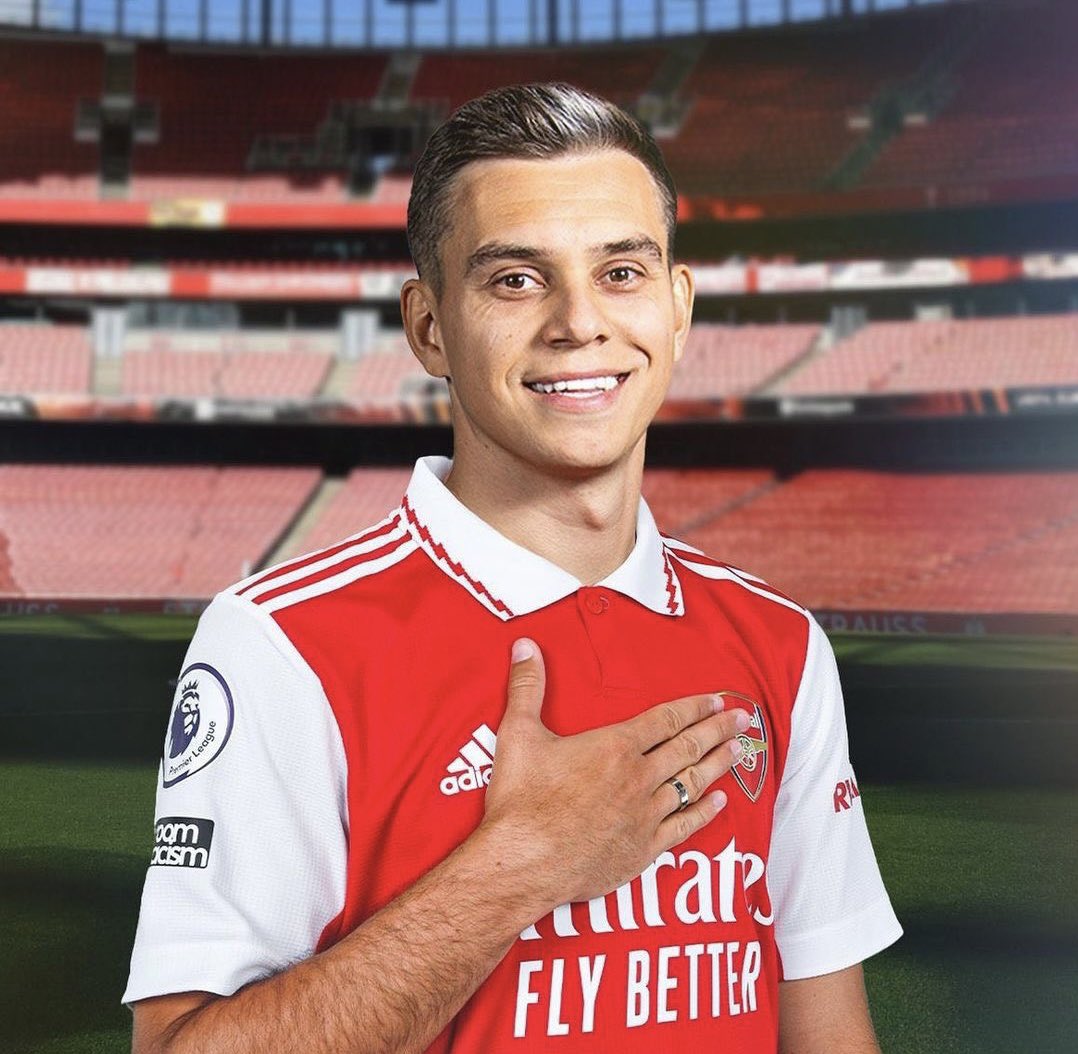 AFCBackstage's tweet photo. Leandro Trossard - Welcome to Arsenal  #AFC #Arsenal #Trossard https://t.co/Xb2TGKxCGy