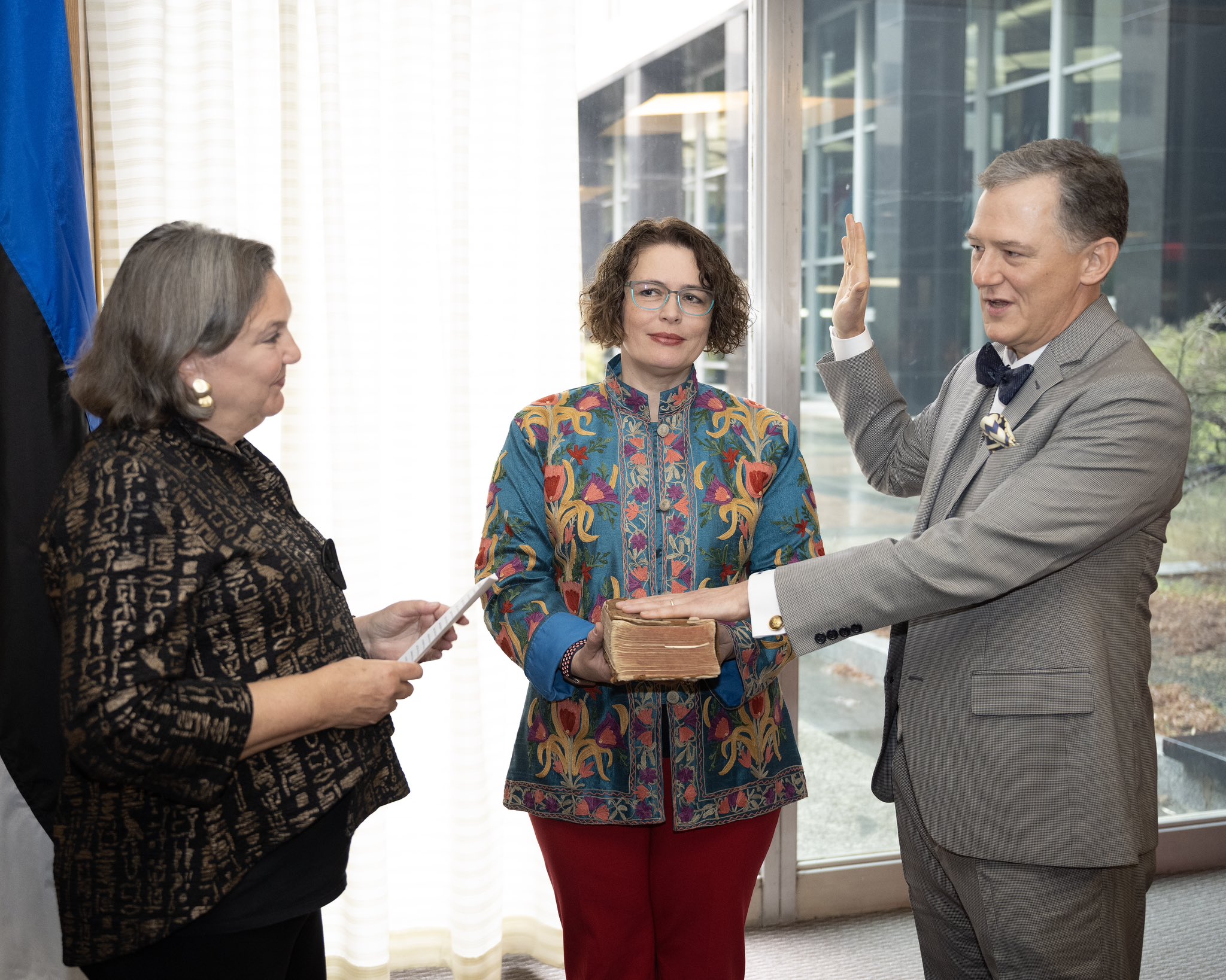 Undersecretary Nuland stands in front of Ambassador George Kent as he has his right hand raised being sworn in as the new Ambassador to Estonia.