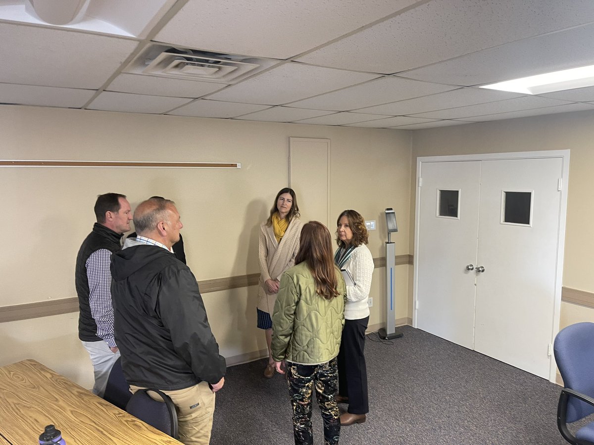 Mrsbelloside's tweet photo. Love seeing our @OsideUSD elementary principals collaborating with our elementary TOSAs on our @BenchmarkEdu curriculum and how it can support ALL of our student’s individual learning needs. https://t.co/zA7i2vYvoV