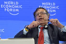AlbertoAcostaE's tweet photo. EL PRESIDENTE PETRO DIO CÁTEDRA EN DAVOS !!

Si el capitalismo no es capaz de enfrentar la crisis climática, o la Humanidad se extinge con el capitalismo o la Humanidad supera el capitalismo para poder vivir en el planeta...
https://t.co/zzS4ELRnjT

RECOMIENDO OIR SU INTERVENCIÓN https://t.co/XZaA9ZO5PO