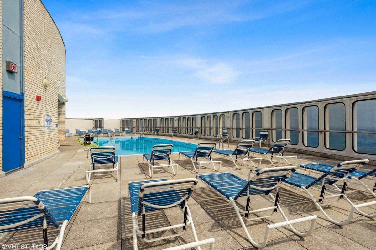 Edgewater Exile On Twitter This 3 Bed 1968 Condo Has So Much edgewater-exile-on-twitter-this-3-bed-1968-condo-has-so-much