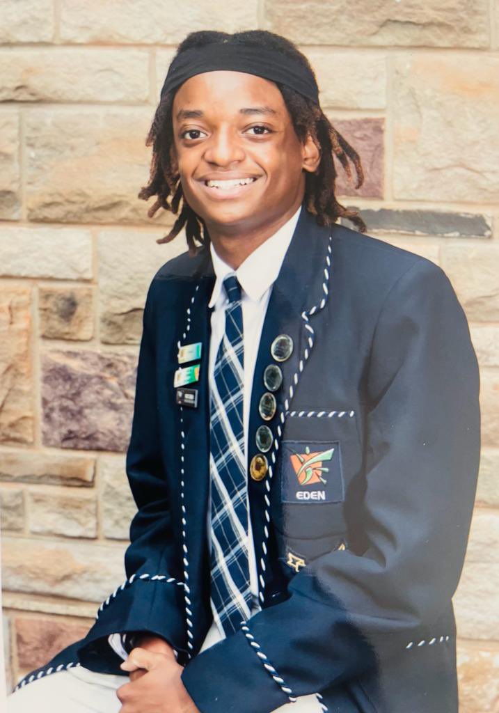 foozarte's tweet photo. 7 distinctions 🙆🏾♂️🙆🏾♂️🙆🏾♂️ congratulations Nkosiphile Sibindi. Here’s to aeronautical engineering at my alma mater @UCT_news #destinationUCT #matric2022 @FabAcademic @phakimpi_b https://t.co/fxXtYkS5FS