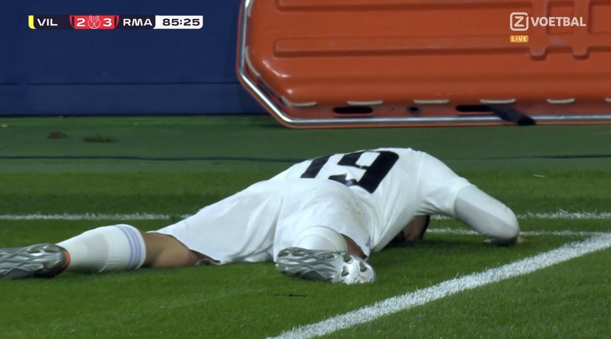 ضغط نفسي و بكاء و انت بطل الليغا و بطل دوري ابطال اوروبا. 

اشياء لا تعيشها الا في اندية بحجم ريال مدريد. 🤍